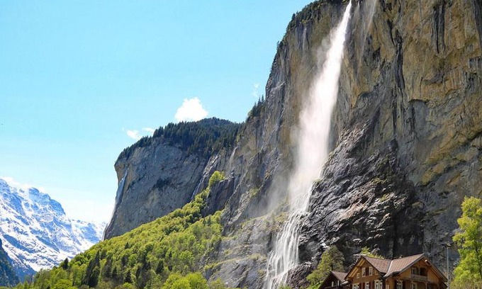 Lauterbrunnen Apartment | Breathtaking Waterfall Apartment