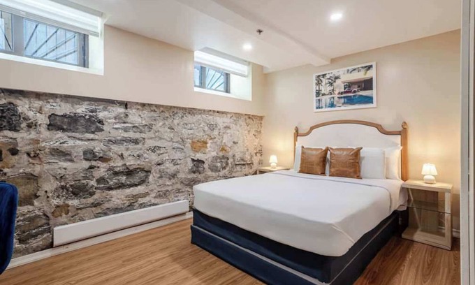 Gay Village Hotel | Breeze Queen – Village Comfort | YD7