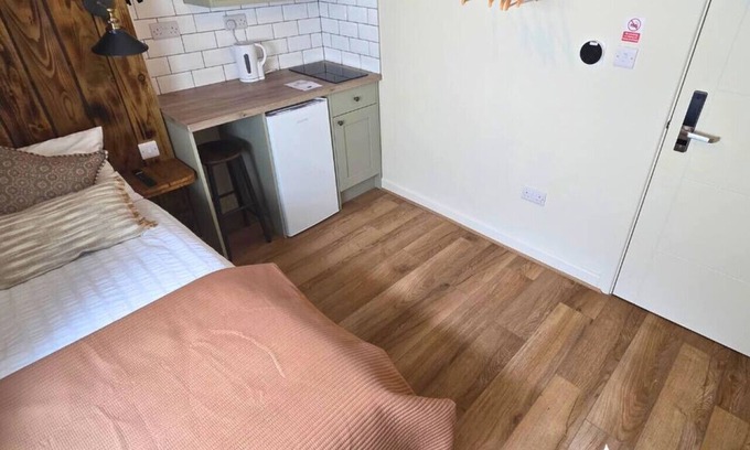 New Forest District Apartment | Breeze Room 10 - Peaceful Single - New Forest