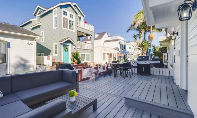 Mission Beach House | Breezy Bayside Cottage