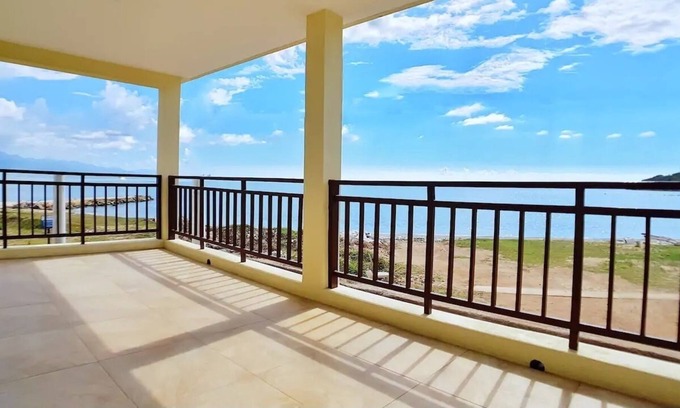 Portmore Villa | Breezy Beachfront Villa in the sunshine