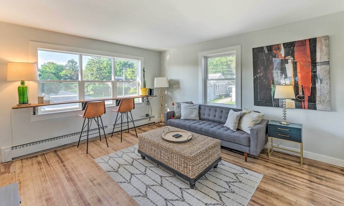Williams Bay Apartment | Breezy-Chic Apartment - Steps to Geneva Lake!