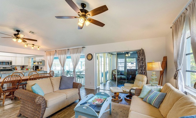 Grove City Condo | Breezy Englewood Condo w/ Community Pool!