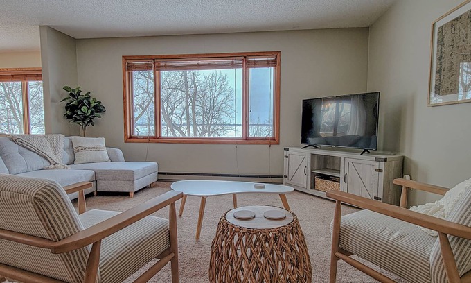 Bemidji Apartment | Breezy Hills - unit 2; Lake Bemidji, King bd, Kayaks, PB Trail!