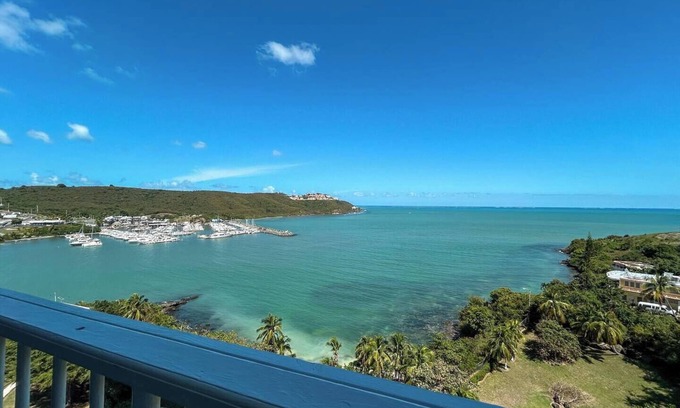 Fajardo Apartment | Breezy Oceanfront Apartment - Free Parking