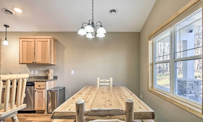 Breezy Point Cottage | Breezy Point Cabin w/Fire Pit - Walk to Lake