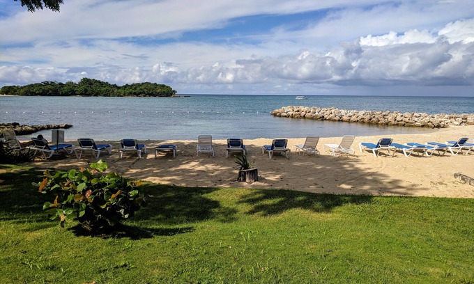 Orange Bay Apartment | Breezy Studio, footsteps from the beach.