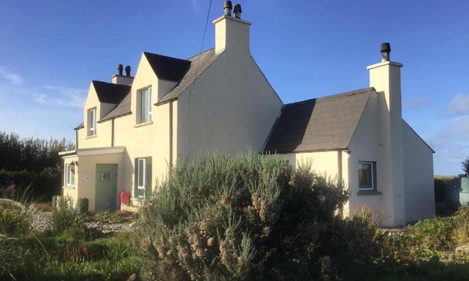 Arnol House | Brenarth Taigh