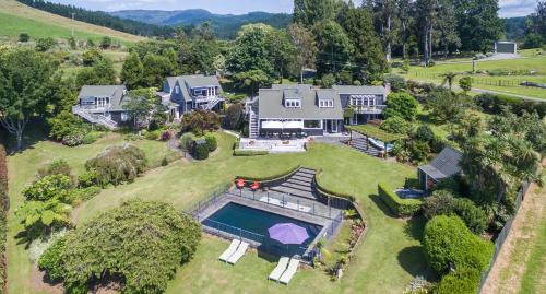 Whangamata Bed & Breakfast | Brenton Lodge
