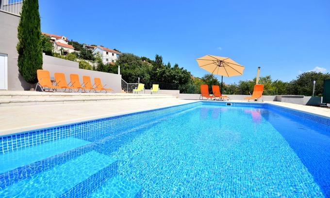 Sutivan Apartment | BRETIA apartments & more