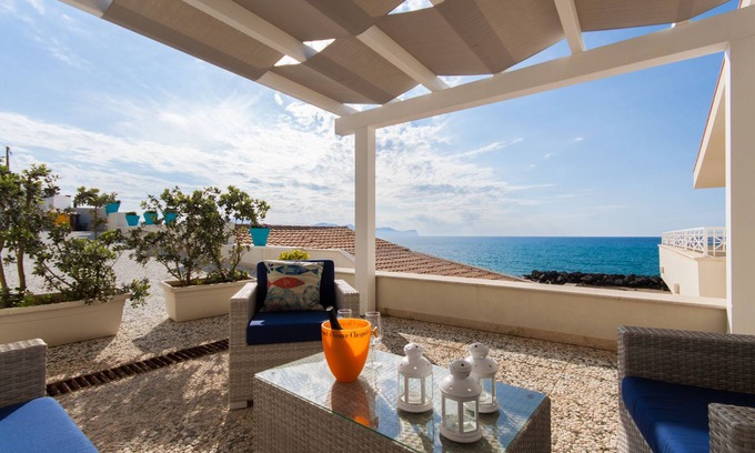 Trappeto House | Brezza Marina is the second unit of a Indipendent Villa on the beach
