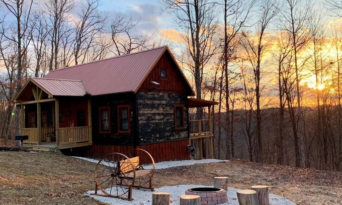 Means Cabin | Briar Patch Cabin RRG: Firepit, Sunset, WIFI