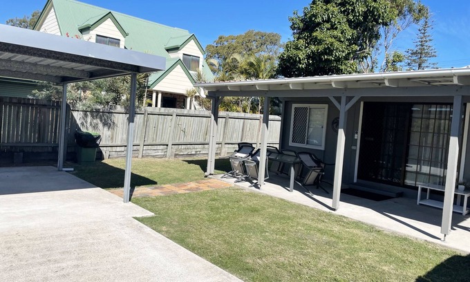 Bongaree Apartment | Bribie Beach Bungalow