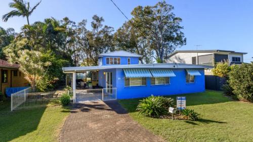 Banksia Beach House | Bribie Beach House, Waterfront directly across the road - Solander Esp, Banksia Beach