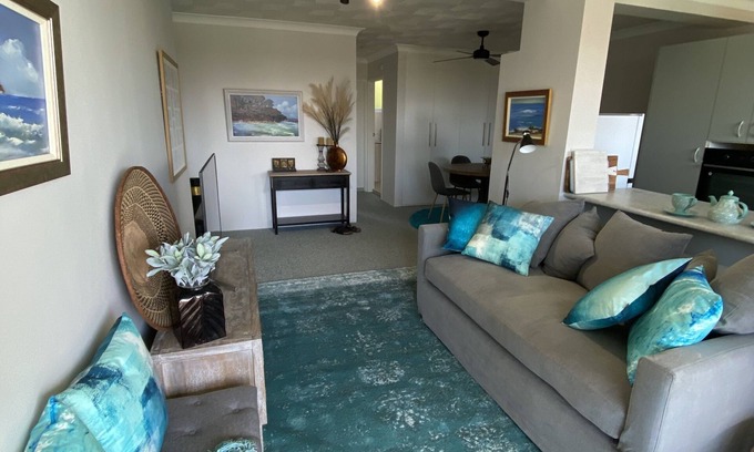 Bongaree Apartment | Bribie Island | Pool & 100 metres to Bongaree Beach and Shops