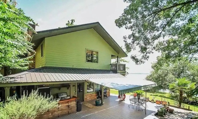Negreet House | Brick Home W/ Great Views of Toledo Bend Lake & Outdoor Kitchen Sleeps 9