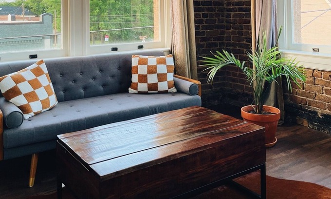 Palestine Apartment | Brick & Leather a The Lofts