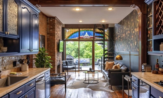 Mount Adams House | Bridal & Group Retreat | 4BR Mt. Adams | Walkable, Skyline Views