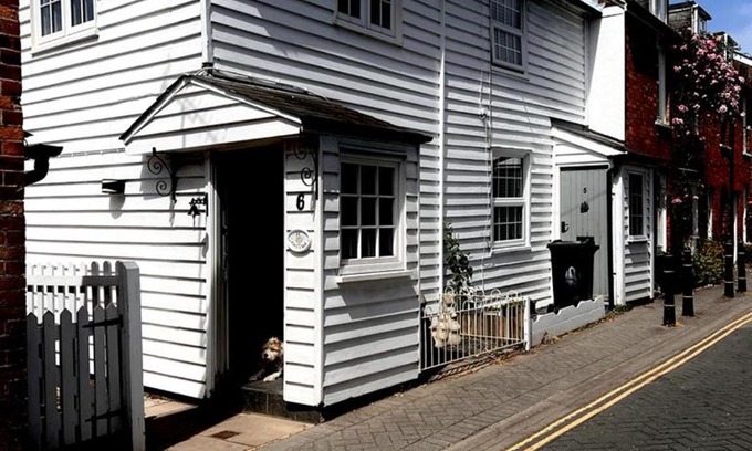 Tenterden House | Bridewell Cottage in the heart of Tenterden - Pass The Keys