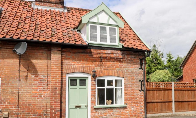 Hethel House | Bridge End Cottage