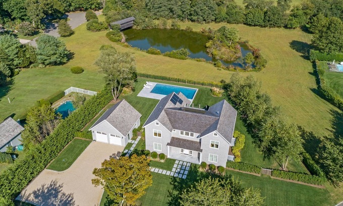 Bridgehampton House | Bridgehampton on Private Cul-de-sac overlooking pond