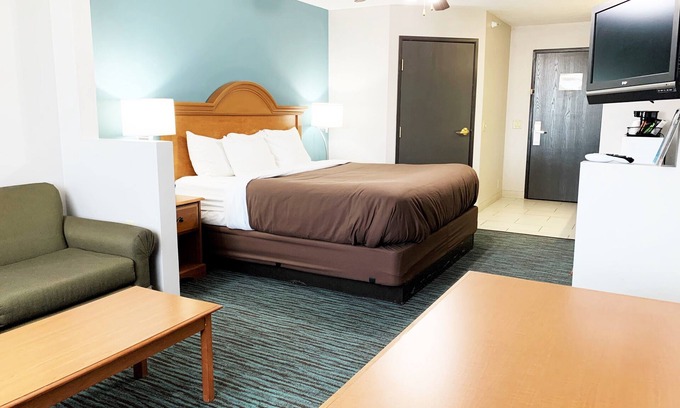 Lincoln Hotel | BridgePointe Inn & Suites by BPhotels, Lincoln I-80/27th St