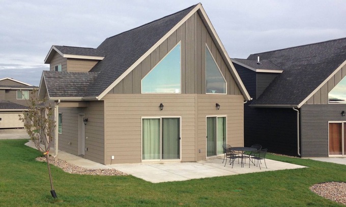 Arnolds Park Cabin | Bridges Bay Cabin and a Boat Hoist Available!