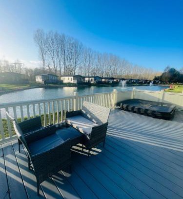 Allerthorpe House | Bridgewater Lodge with Hot Tub