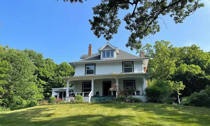 Blue Mounds House | Brigham Farmhouse- Driftless Wisconsin Gem