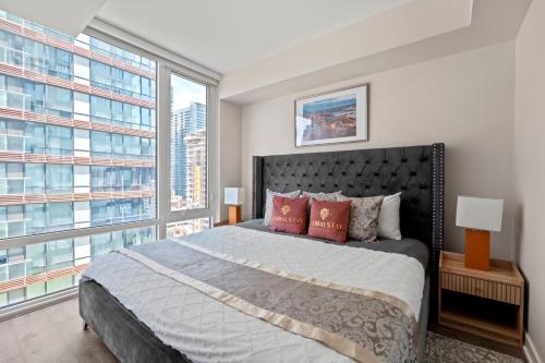 Church and Wellesley Apartment | Bright 1BD & Den in Downtown Toronto