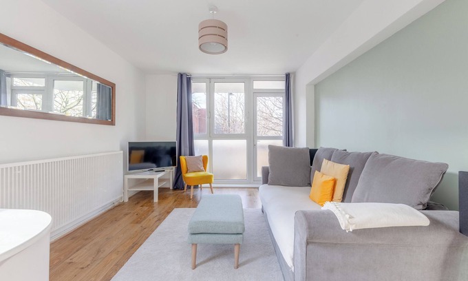 St Luke's Apartment | Bright 1BD Flat with Private Balcony, Old Street