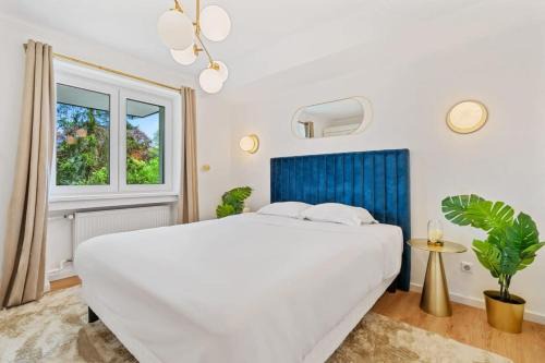 Limpertsberg Apartment | Bright 1BR Apt in Limpertsberg with WiFi & Kitchen