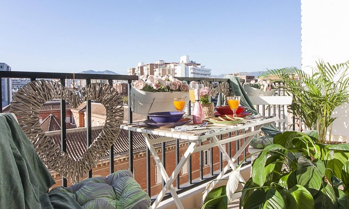 Explanada de la Estacion Apartment | Bright 2-Bedroom Apartment Near Beach and Train Station in Central Málaga