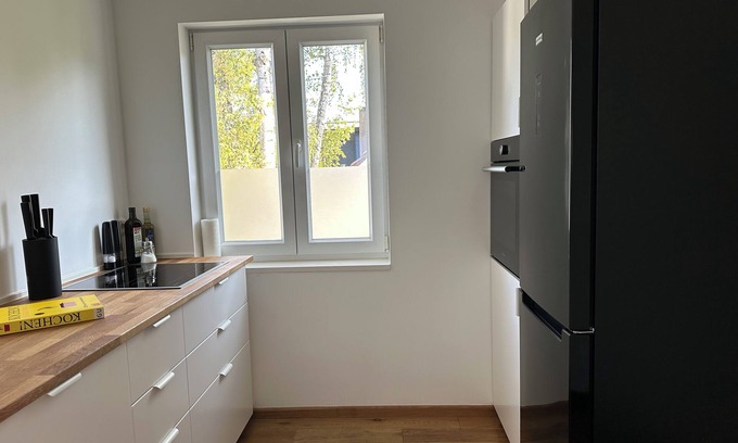 Lohausen Apartment | Bright 2-room apartment with large terrace near the trade fair and airport