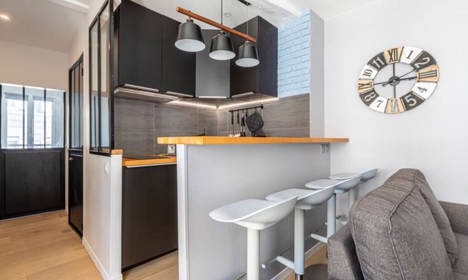 Les Halles Apartment | Bright 2-room apartment in Paris 1er near the Louvre and Notre-Dame