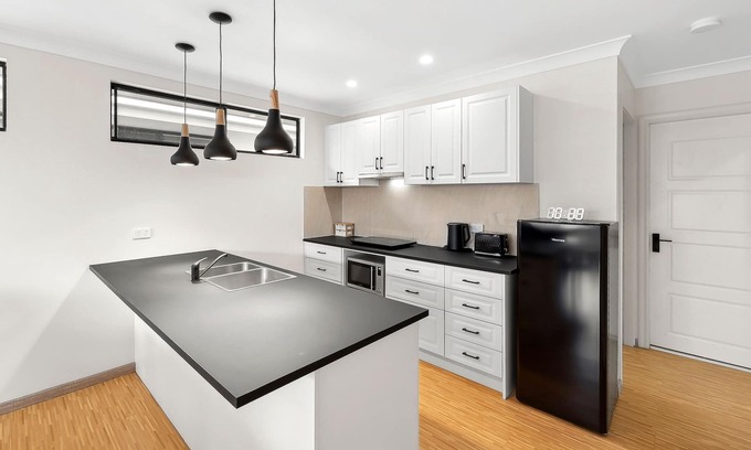 Earlville Apartment | Bright 2BR Apt in Cozy Inner-City Suburb