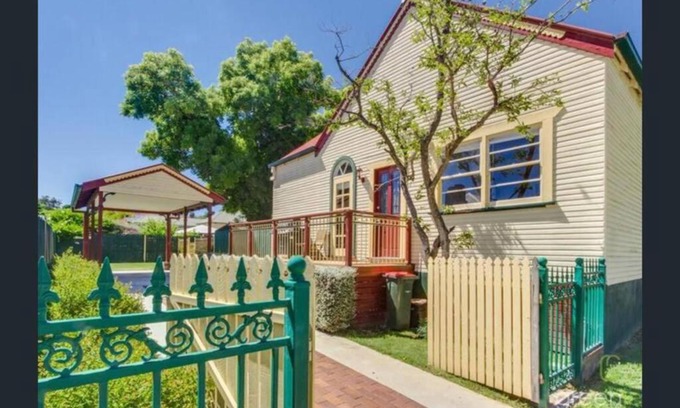 Armidale Apartment | Bright 3-bedroom apartment - Central Armidale