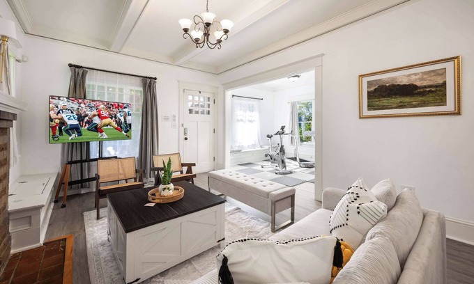 University District House | Bright 3BR Home Near UW/Children Hospital w| gym