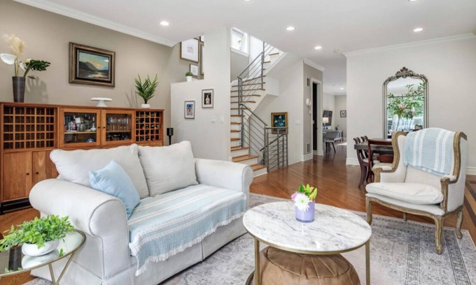 Palmer Square House | Bright 4 bed family home in Logan Sq w/private backyard & grill.Free parking