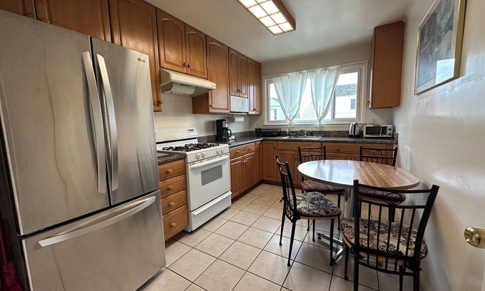 Outer Sunset Apartment | Bright 4 Bedrooms 2 Baths Entire 2nd Floor near Golden Gate Park & Ocean Beach