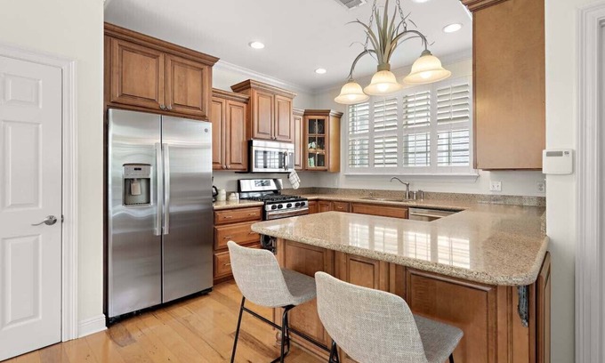 Covington House | Bright & Airy, Fully Furnished Single-Family Home in the Heart of Covington.nnnn