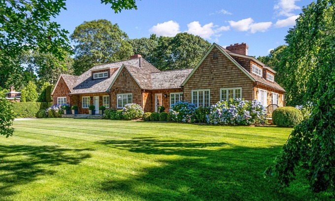 Wainscott House | Bright & Airy Home, Heated Pool, Expansive Lawn, Close to Beach Shopping &...