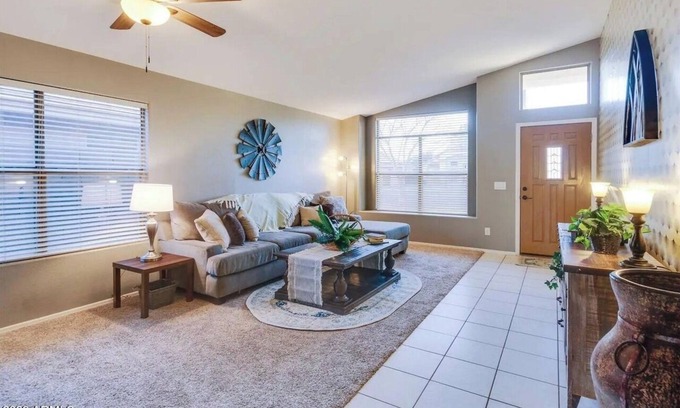 Avondale House | Bright & Airy Home: Near Golf, Parks & Attractions