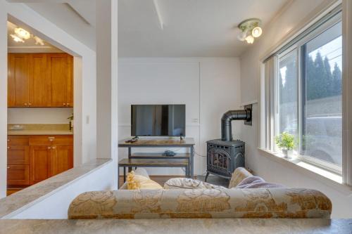 Pinehurst House | Bright and Airy Seattle Abode Less Than 9 Mi to Space Needle