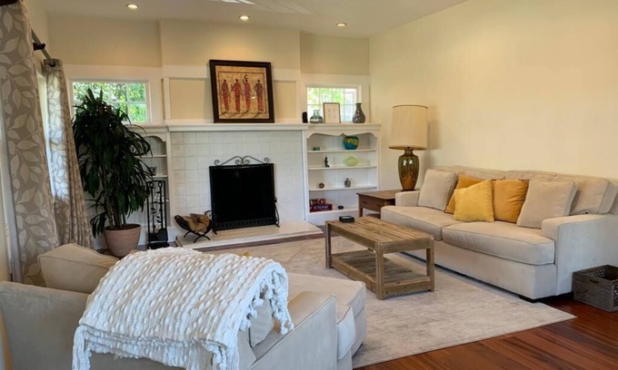 Central San Mateo House | Bright and Beautiful Craftsman in downtown San Mateo