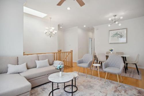 Sunset House | Bright and Comfy 3BR Home Ideal for Families