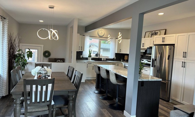 South Lethbridge House | Bright and modern 4 bedroom home. Centrally located in the heart of the South.