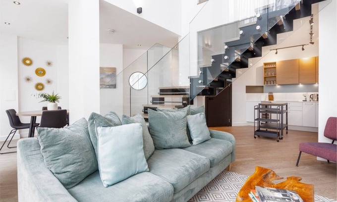 Kentish Town Apartment | Bright and Spacious Duplex with Private Patio