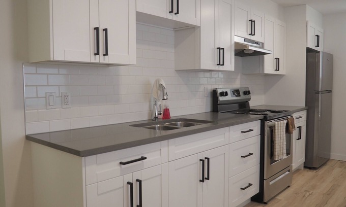Winnipeg House | Bright and Spacious Home near U of W, HSC Hospital, downtown, and airport