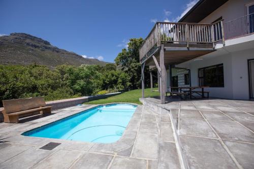 Scott Estate House | Bright and spacious home with private pool
